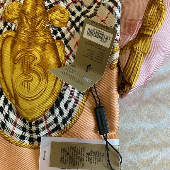 Burberry Silk Archive Prints Puffer Scarf - Picture 6 of 7